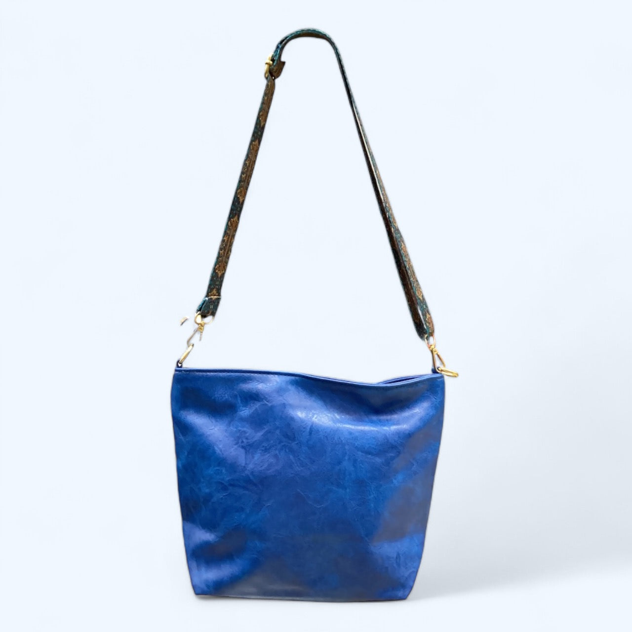 Handbag By Clothes Mentor, Size: Medium