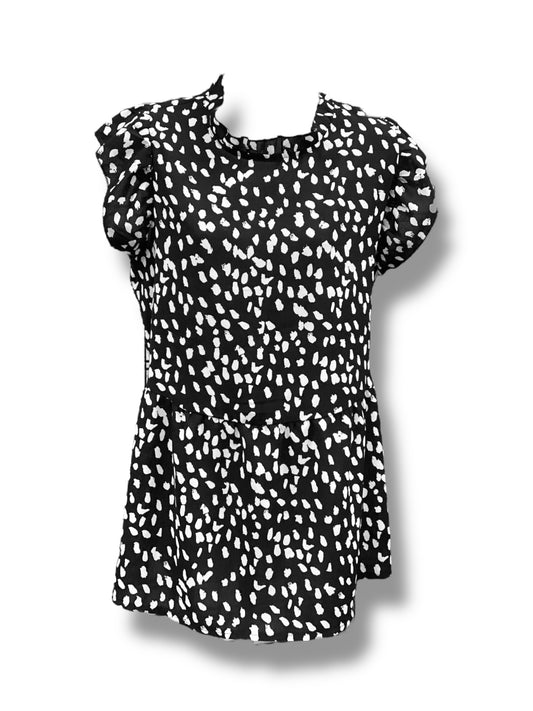 Top Short Sleeve By Clothes Mentor In Black, Size: L