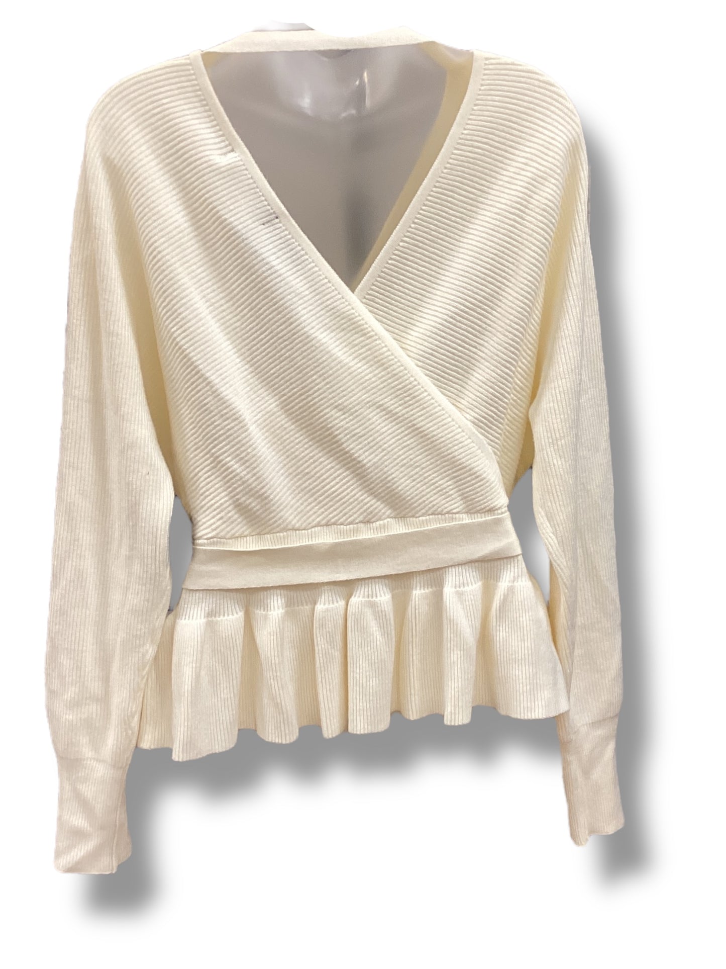 Sweater By Clothes Mentor In Cream, Size: M