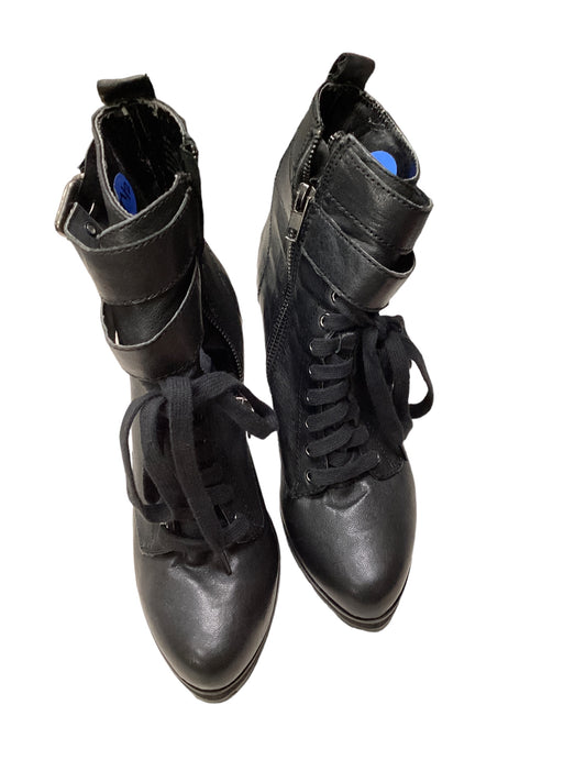 Boots Combat By Kelsi Dagger  Size: 7.5